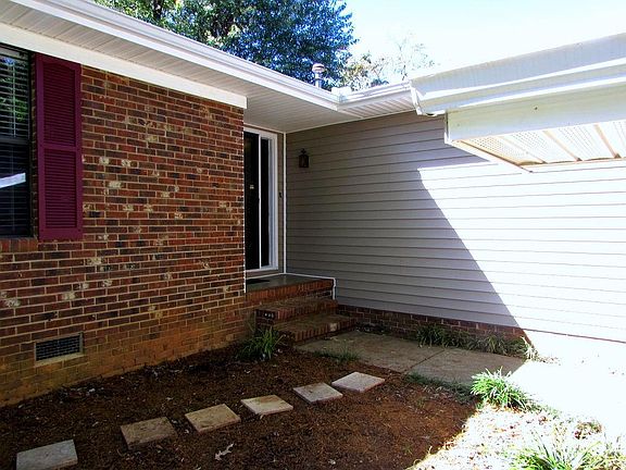 2nd image of 933 Oxford Hills Dr