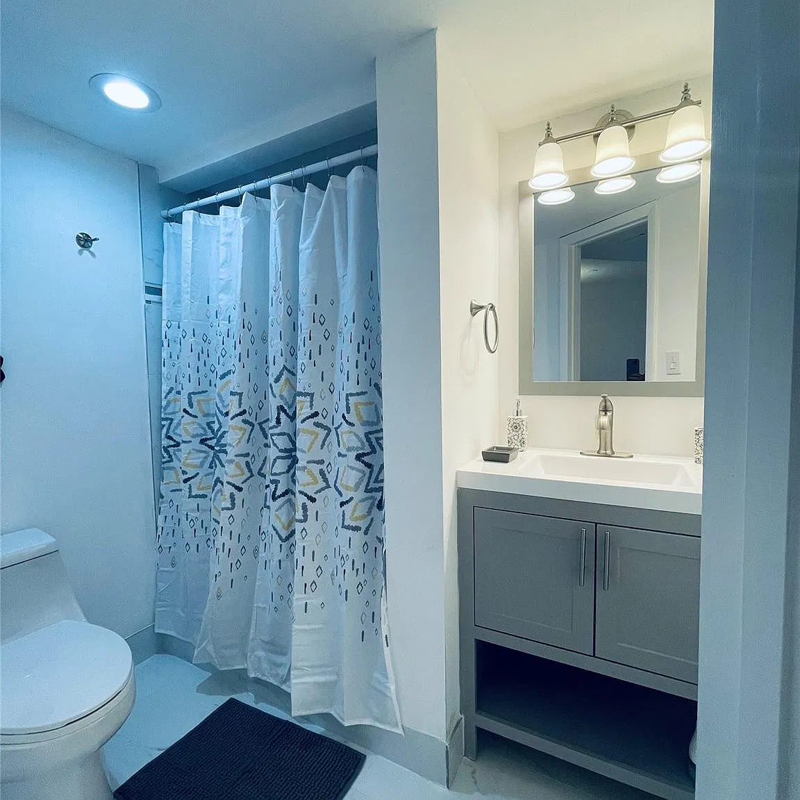 2 bed, 2.0 bath, 949 sqft, $2,200 — Photo 4