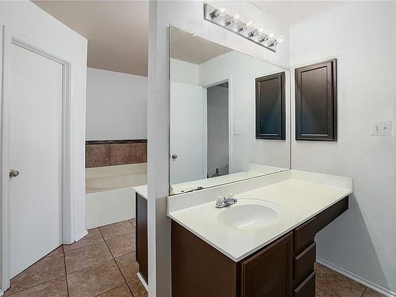 4th image of 501 Pleasant Valley Dr