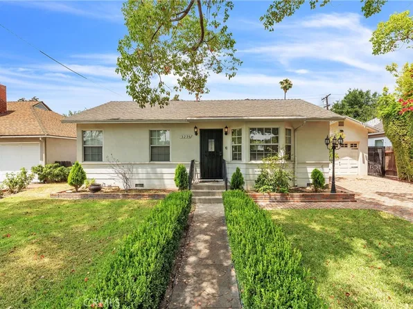 3295 Las Lunas St, Pasadena, CA 91107