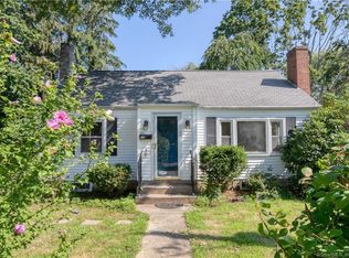 12 Hill St, Old Saybrook, CT 06475