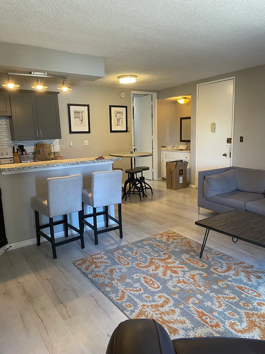 Building Photo - 967 S Barrington Ave #6
