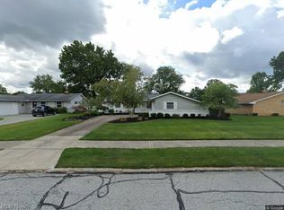 7925 Royal Ridge Dr, Parma, OH 44129