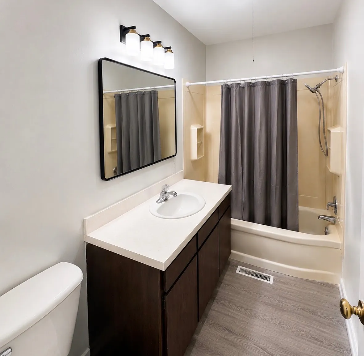 3 bed, 862 sqft, $1,500 — Photo 4