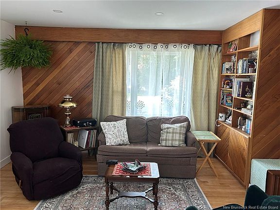 4th image of 68 Champlain Dr