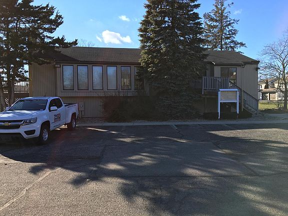 3rd image of 523 Bainbridge Dr APT 30