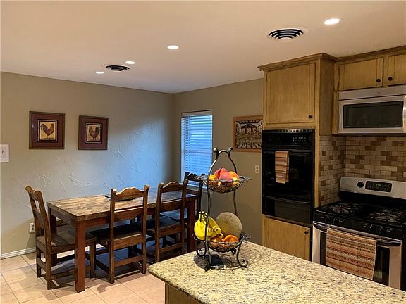 5th image of 1618 Western Park Dr