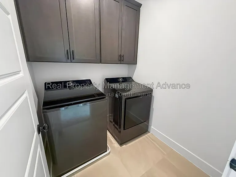 4400 Elm Springs St — Photo 20