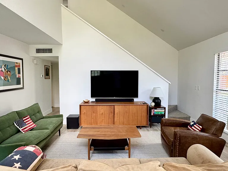 3103 W Knights Ave — Photo 9