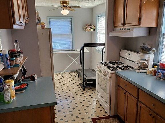 3rd image of 463 Belmont Ave NW