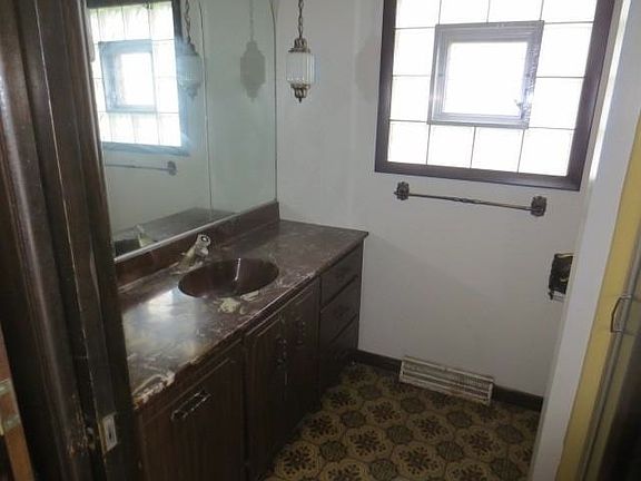 4th image of 3517 S 57th Ct
