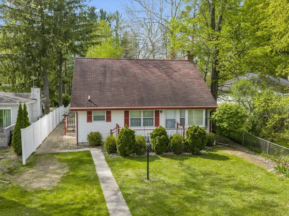 65351 E Peninsula Dr, Cassopolis, MI 49031