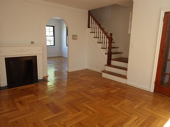 2nd image of 3829 Cannon Pl