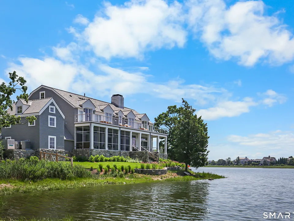 30 Edgewater Hillside