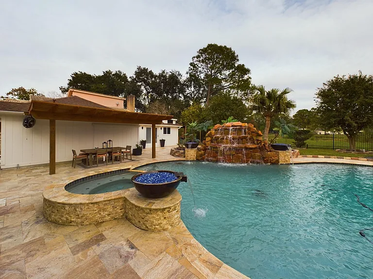 7702 Antoine Dr — Photo 42