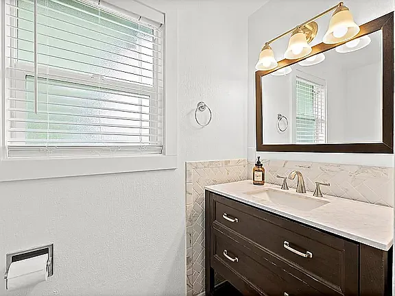 118 Violet Meadow St E — Photo 15