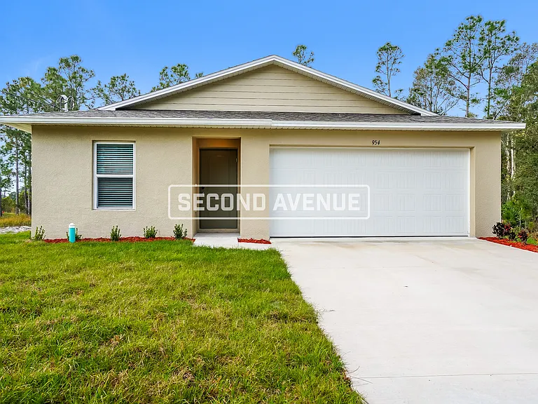 954 Pilgrim St E — Photo 1
