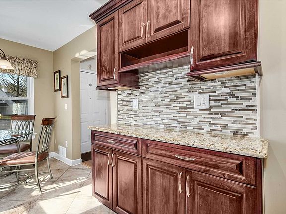 3rd image of 23 Lindsey Ct