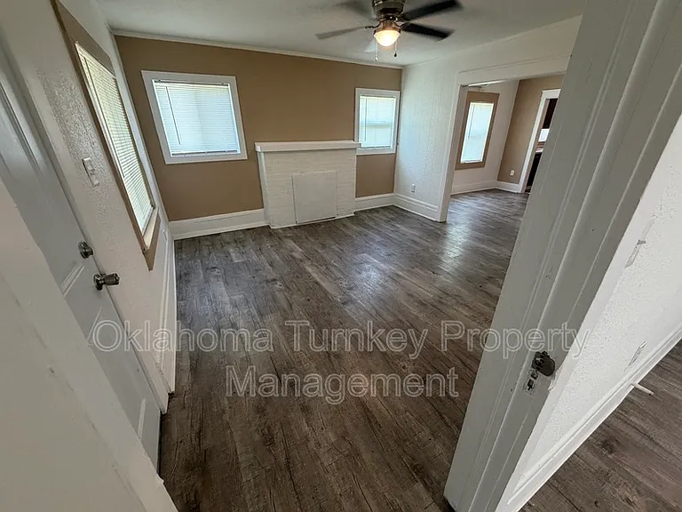 1213 N Alabama Ave — Photo 11