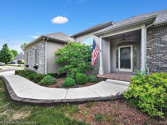 2nd image of 604 Carriage Way