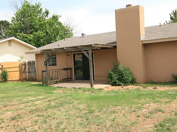 2nd image of 1900 Weeden Dr