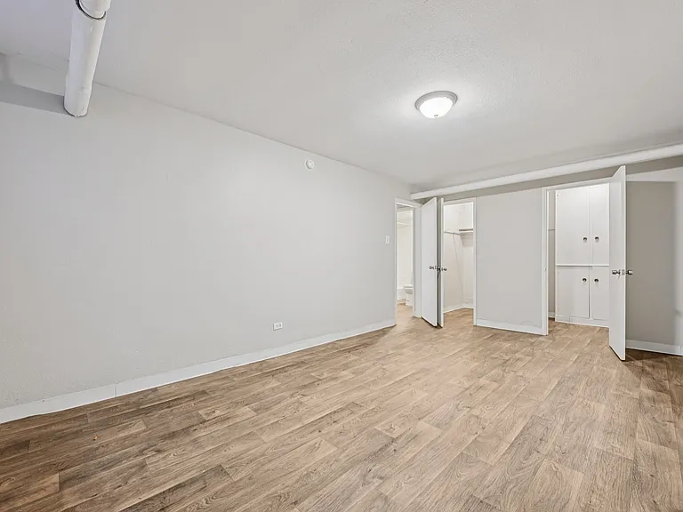 South Josephine Apartments — Photo 9