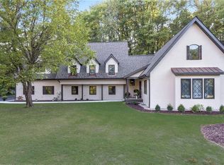 50 Farwood Dr, Moreland Hills, OH
