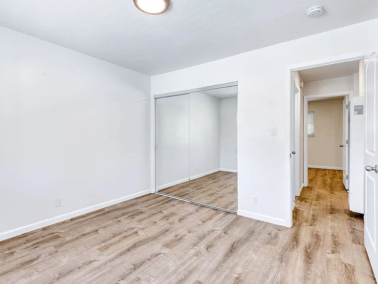 931-939 Golden Gate Drive — Photo 11