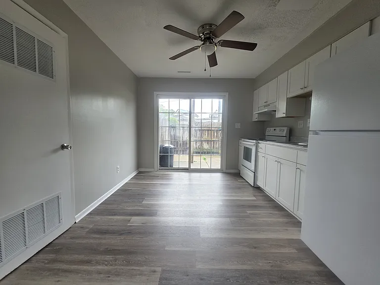 524 E Brown Ave #6 — Photo 4
