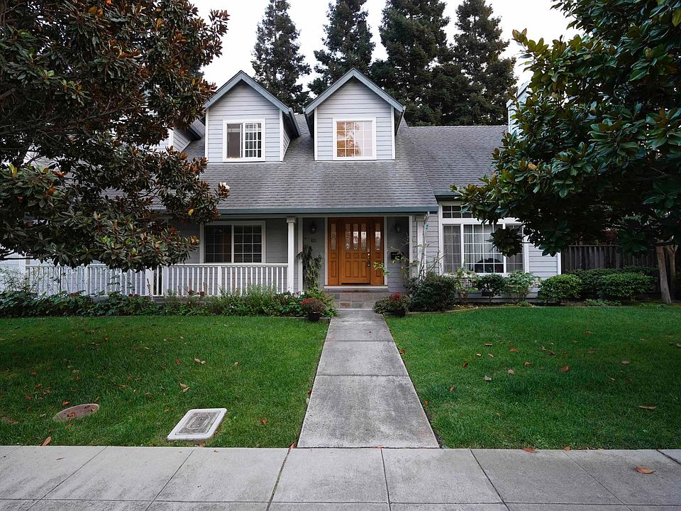 1st image of 821 Moraga Dr