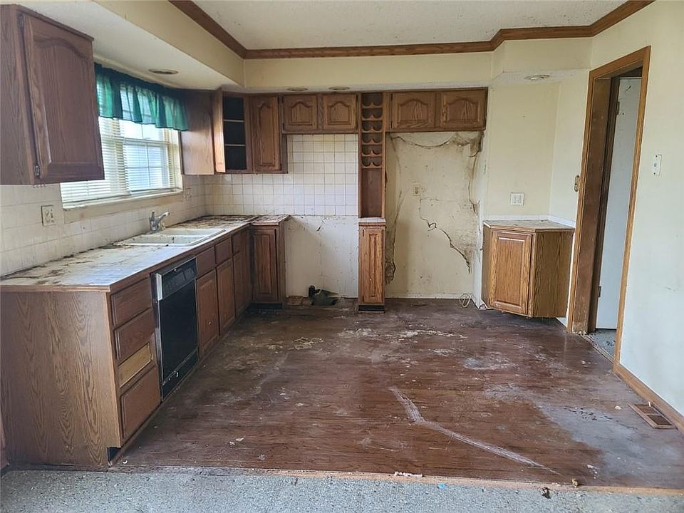 2nd image of 6748 W 108th Ter W