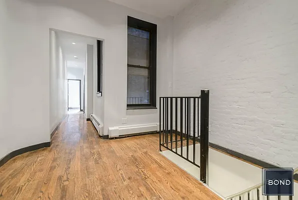 Rented by Bond New York | media 32