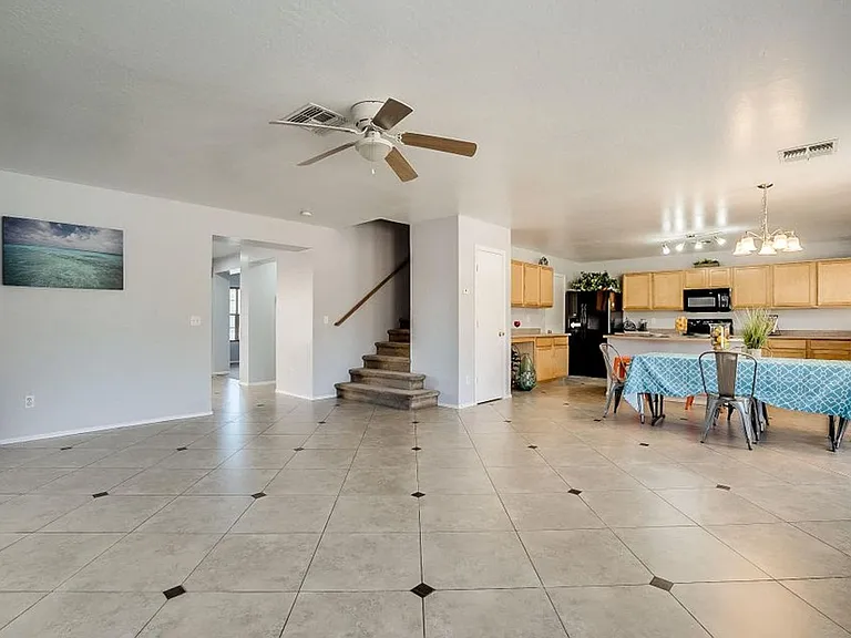 3116 W Pleasant Ln — Photo 8
