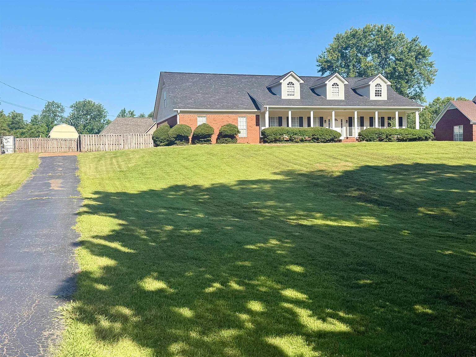 6 bed, 3.5 bath, 3295 sqft, $2,400 — Photo 3