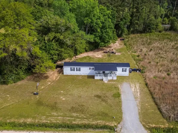 3668 Quail Creek Dr., Loris, SC 29569