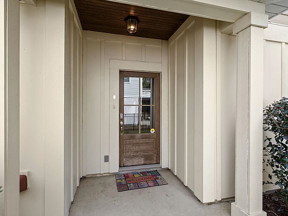 3rd image of 214 Crane Dr.