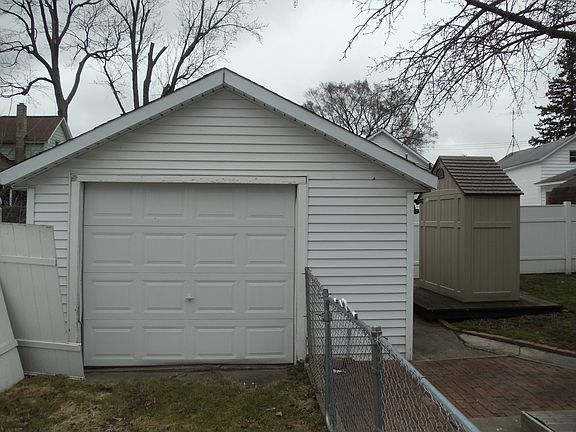 2nd image of 804 Litchfield St