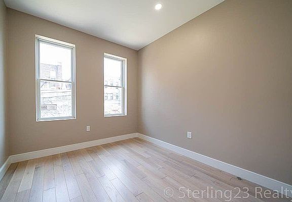 4th image of 2539 38th St APT 1R