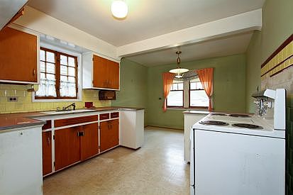 5th image of 10234 S Artesian Ave