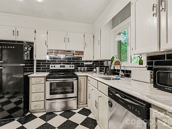 3rd image of 3942 Glenville Ave