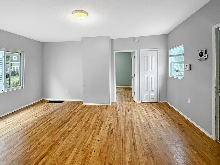314 Indiana Ave NW — Photo 4
