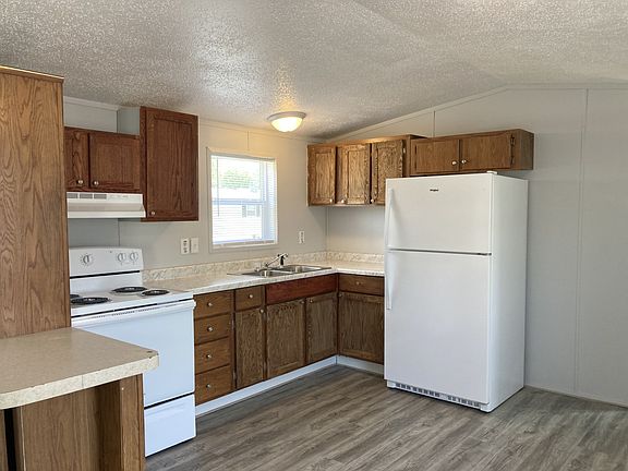 4th image of 913 Carrington Blvd