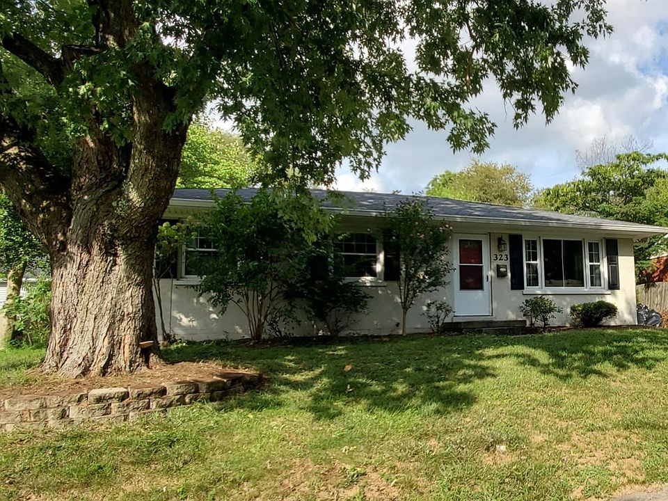 1st image of 323 Stoneybrook Dr