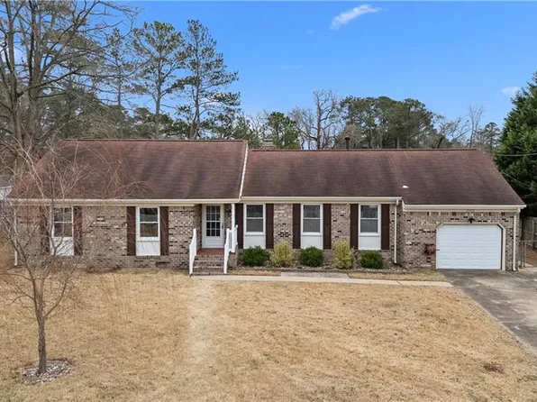 2125 Armada Dr, Chesapeake, VA 23321