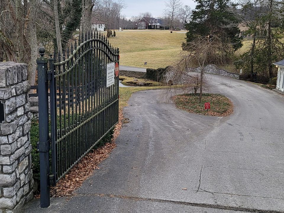 1st image of 2 Blackberry Ln