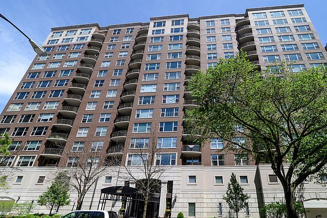 1st image of 1301 N Dearborn Pkwy #1002