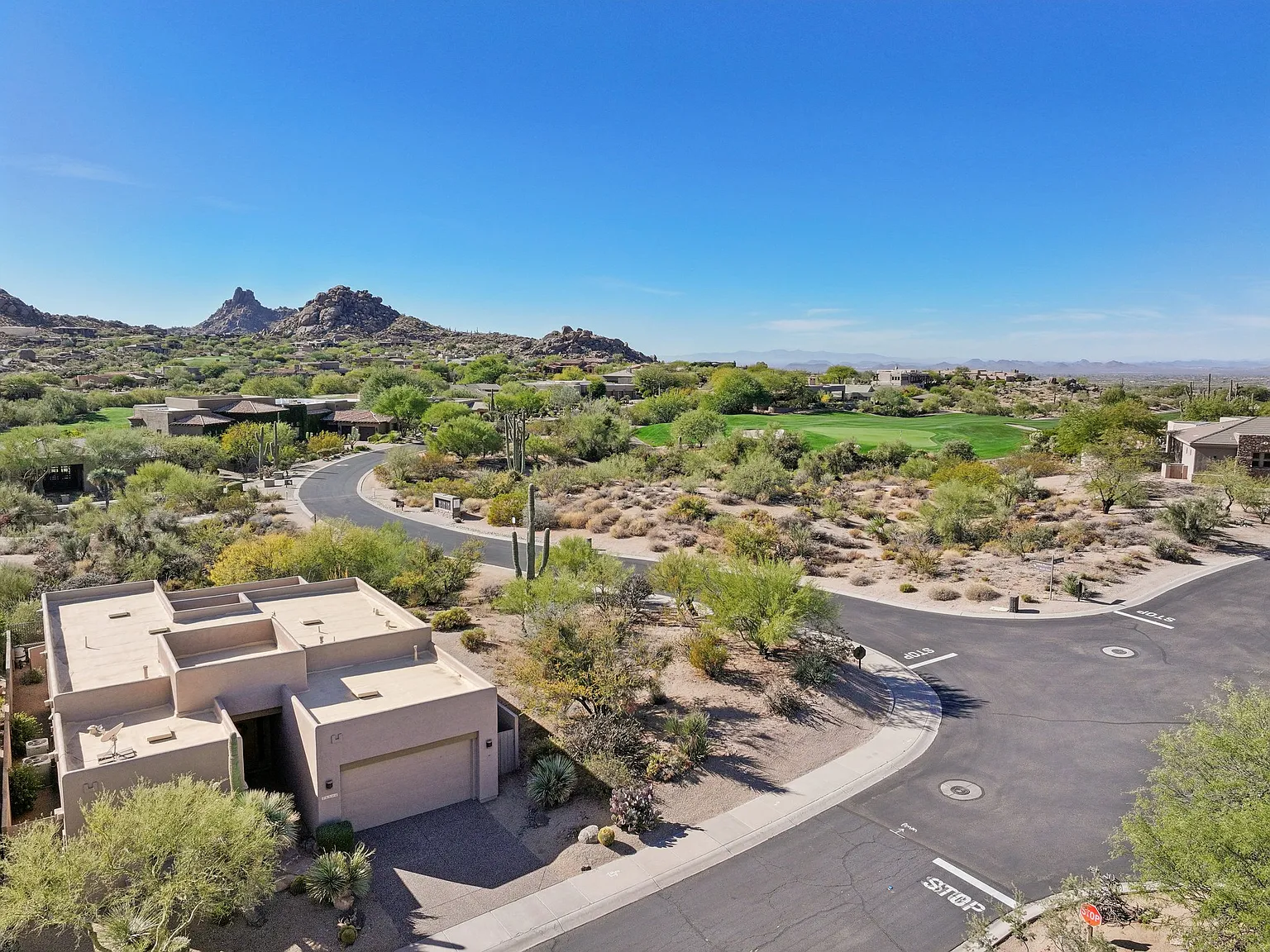 3 bed, 2.0 bath, 1949 sqft, $3,600 — Photo 3
