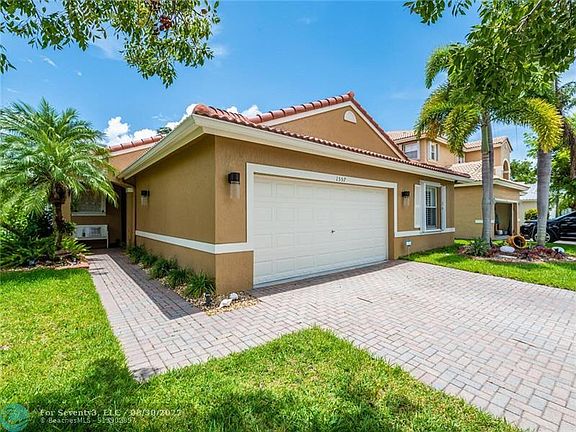 4th image of 1557 SW 186th Ter