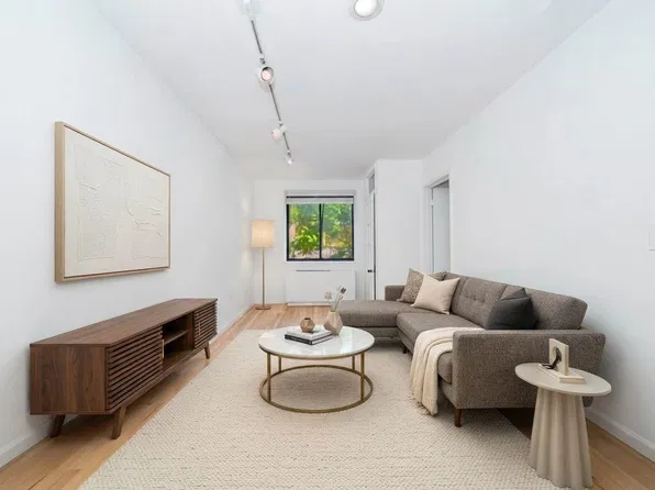 458 W 52nd St APT 1, New York, NY 10019
