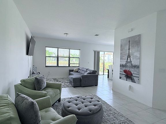 2nd image of 5465 Soria Ave